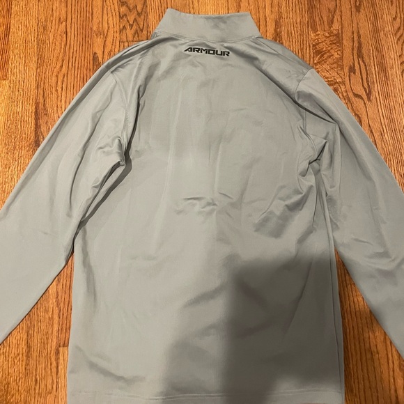Under armor pull over - Picture 2 of 4